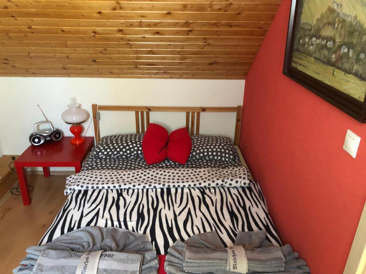 Hotel Mnichov Dvor à Slovenska Lupca Extérieur photo